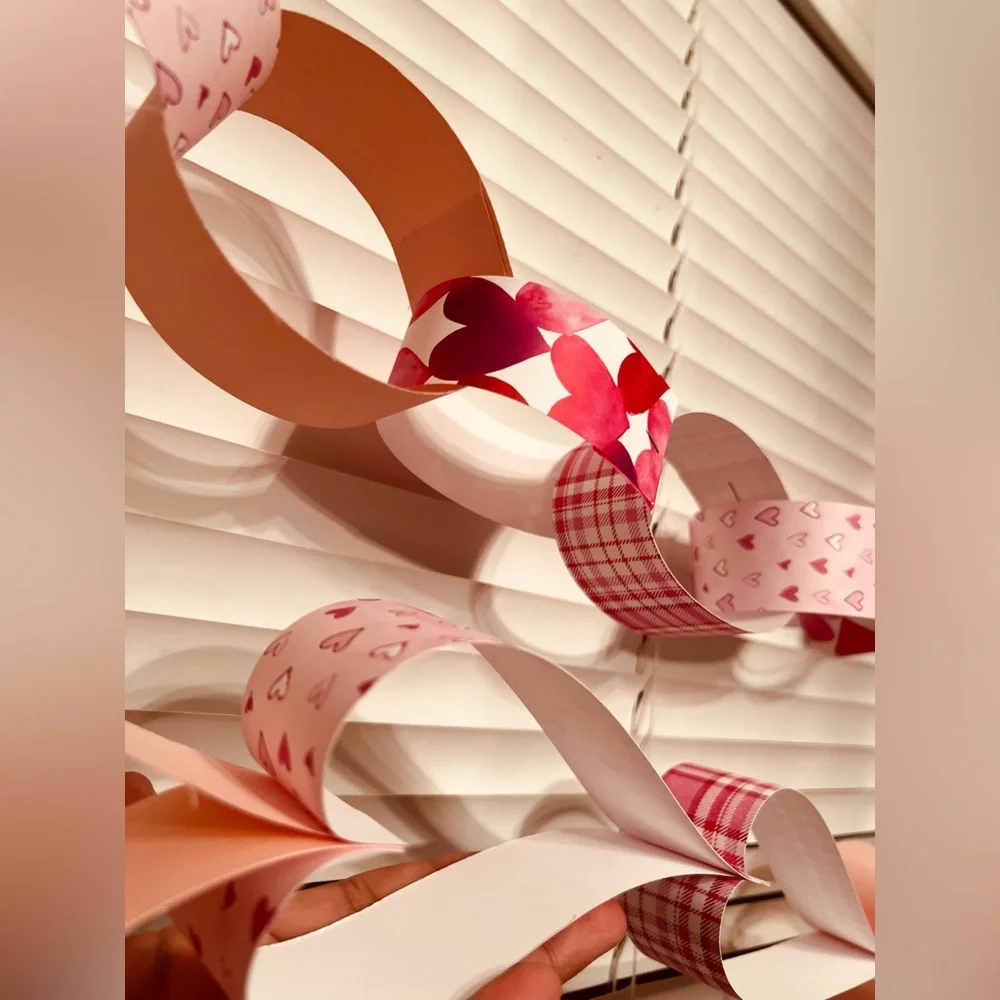 Valentine’s Day Pink and White Paper Chain Garland